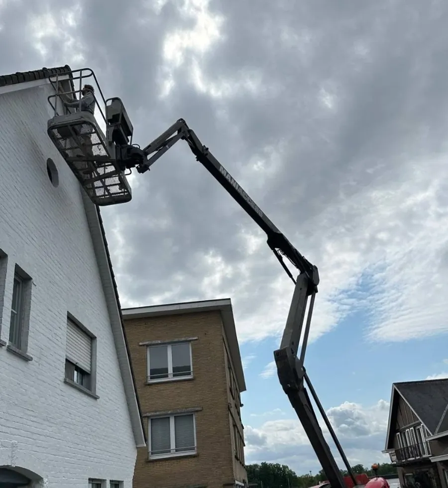 Buitenschilderwerken met hoogwerker