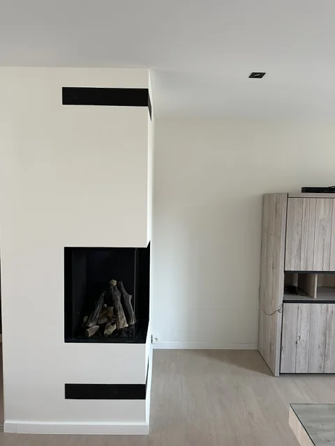 Haardwand met strakke binnenafwerking